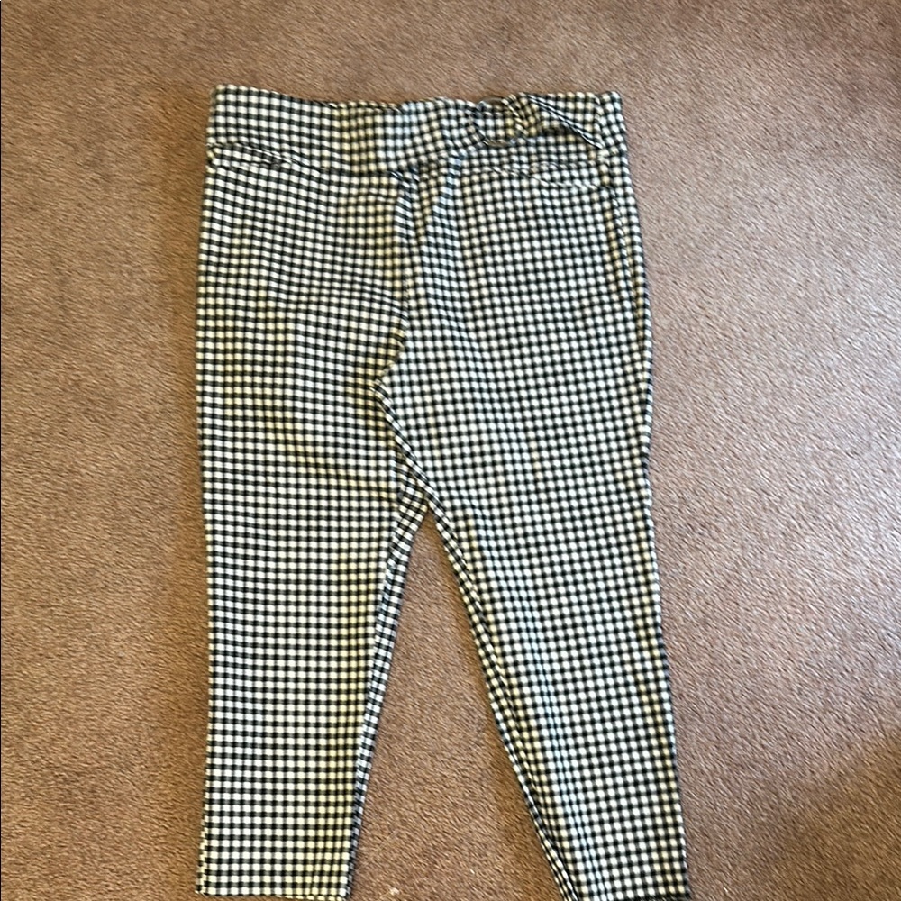 Women’s Checkered Capris